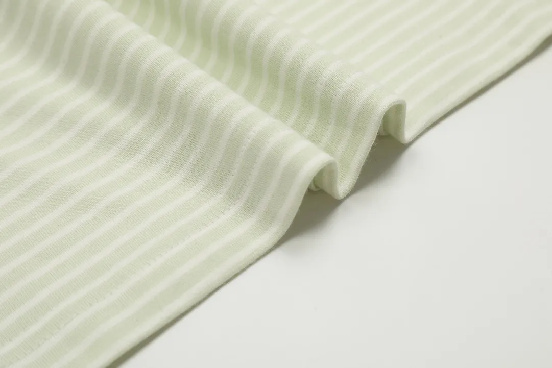 vivienne west wood west queen vivian ‼ ️Best-selling model in June Striped classic embroidered short-sleeves Pinstriped pure cotton stretch fabric Children's clothing-level quality Soft and skin-friendly The upper body is extremely comfortable Top-selling models of 2024 No need to say more Just go to the details Full series of correct accessories As we all know, striped fabrics need to be cut according to the grain The loss is huge It is twice the cost of ordinary solid-color short-sleeved fabrics Every detail is completely restored and directly stretched Color: Pink Blue Green Size: XS-L